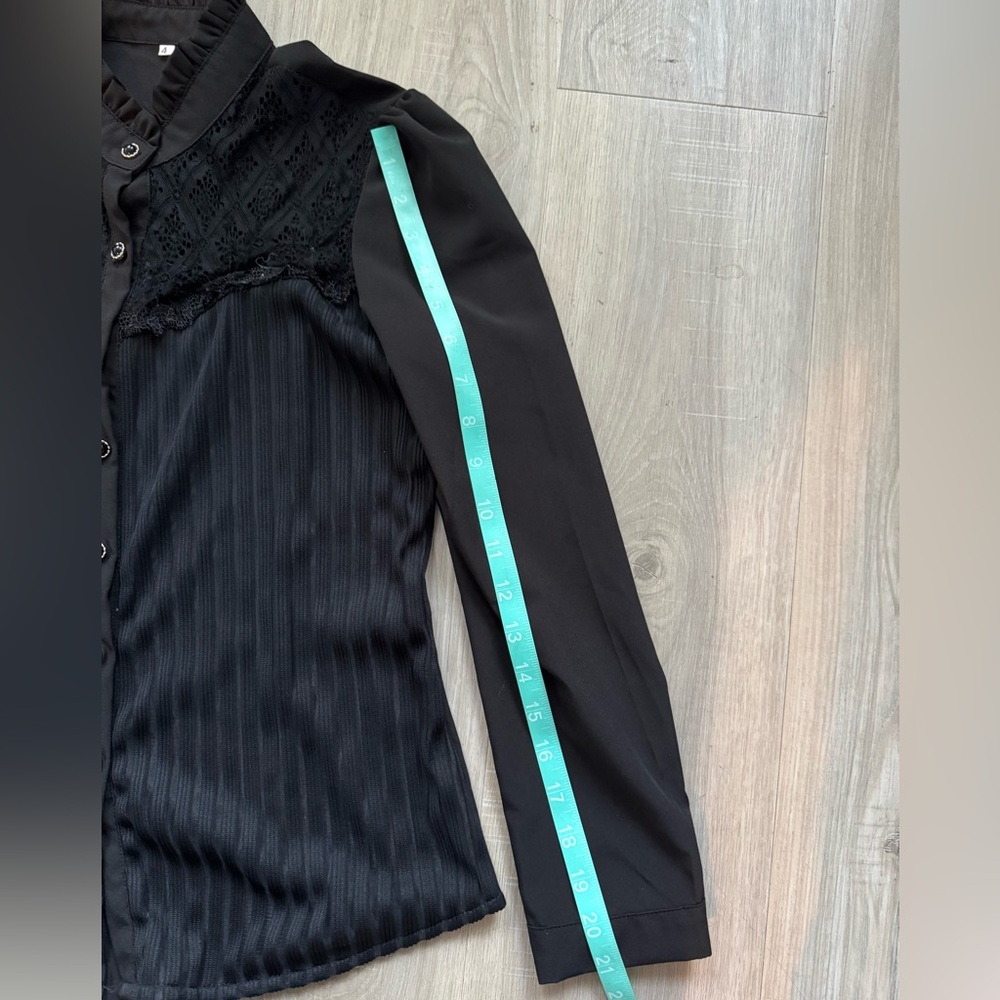 Black Victorian style shirt - Picture 6 of 7